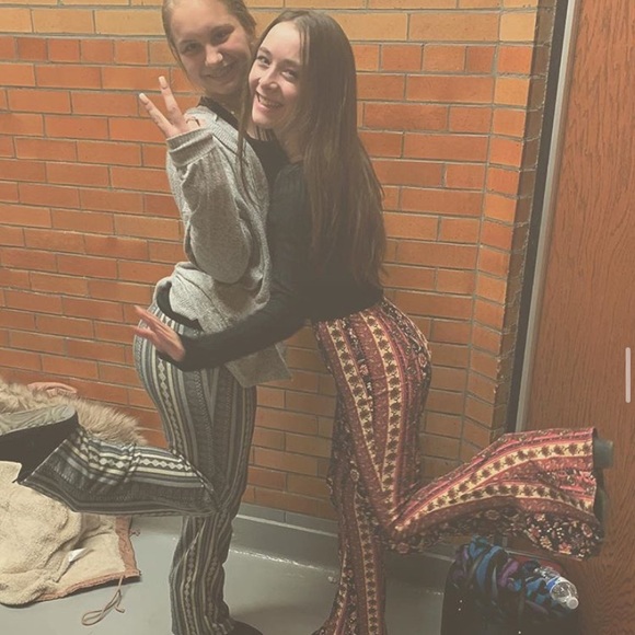 🍯Your Posher🍯 - Picture 5 of 8